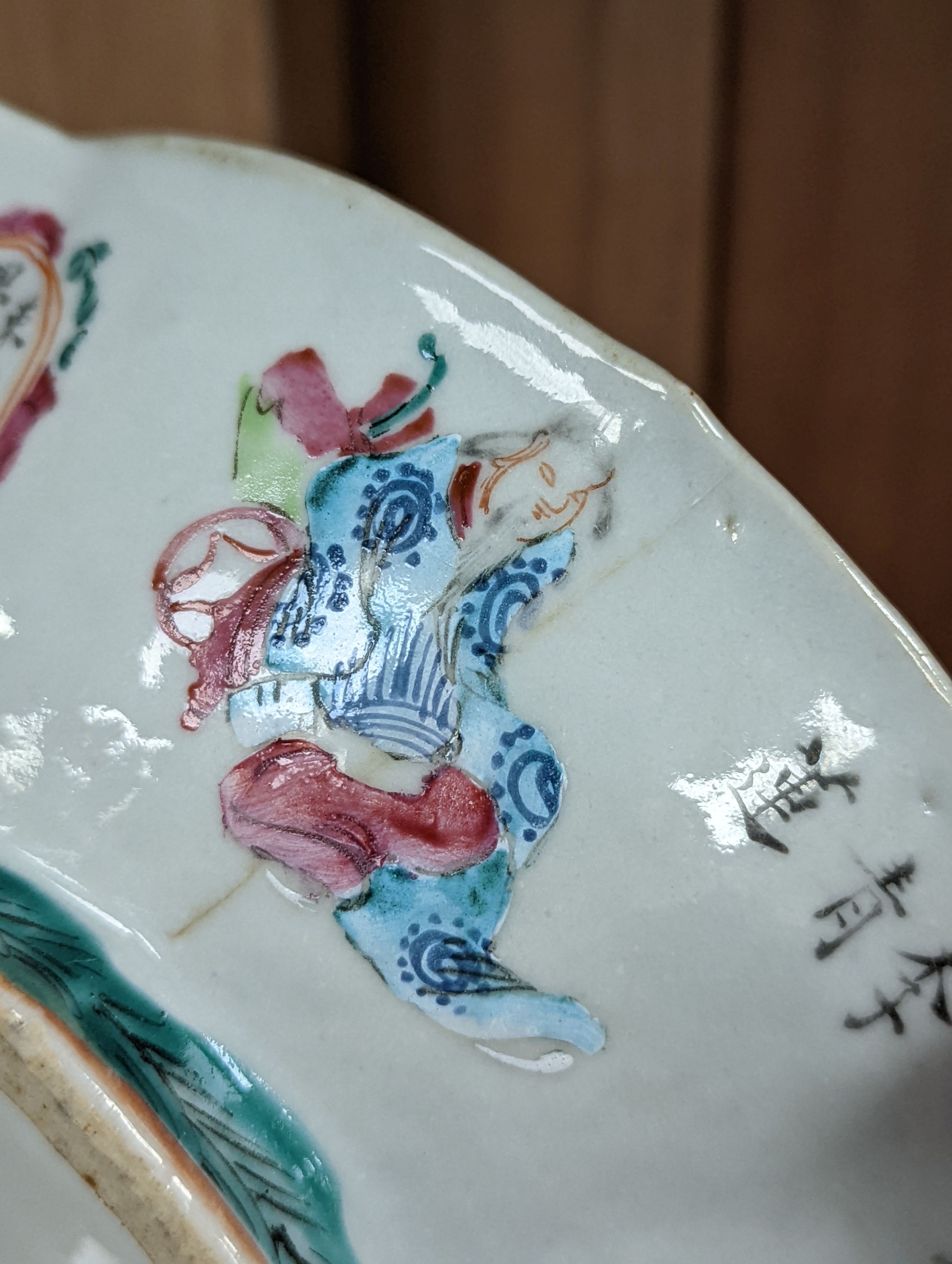 A 19th century Chinese famille rose oval dish - 6.5cm tall